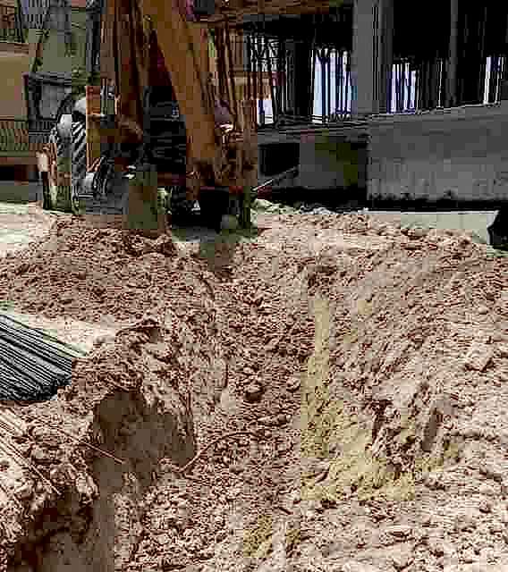 toprağı kazan kepçe